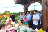 Bộ trưởng Trần Hồng Minh dâng hương tưởng niệm các anh hùng liệt sĩ tại Quảng Trị