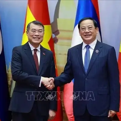 Thủ tướng Lê Minh Hưng hội kiến Chủ tịch Quốc hội Lào Sonexay Siphandone