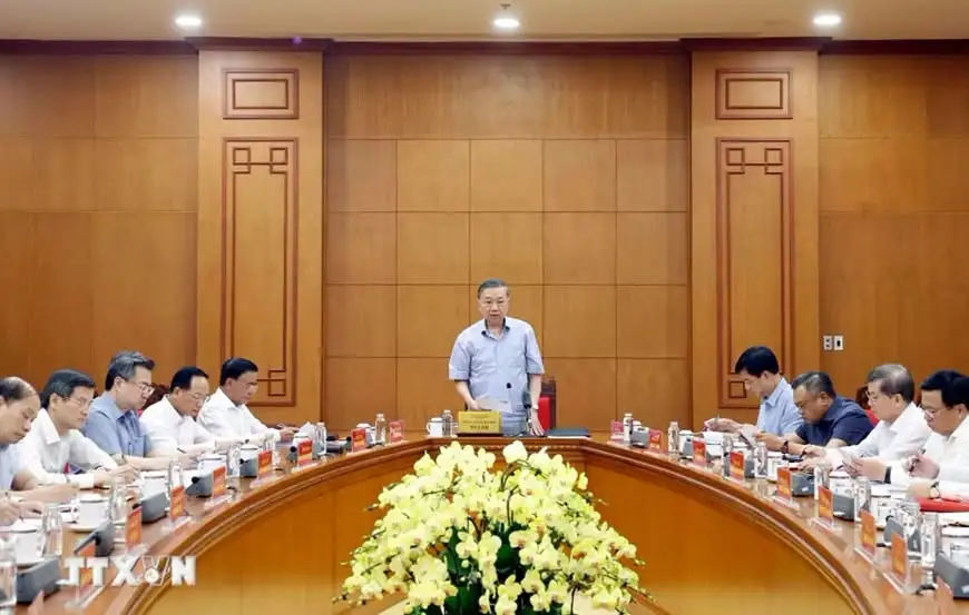 Vận dụng đúng phương pháp cách mạng trong đấu tranh phòng, chống “tự diễn biến”, “tự chuyển hóa” trong giai đoạn hiện nay